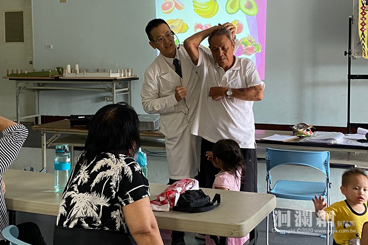 守護長者為健康把關，醫師走入社區宣導防治乳癌-