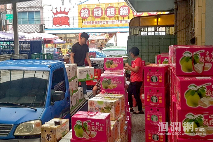 花蓮郵局提供優惠費用協助柚農運銷交寄服務獲好