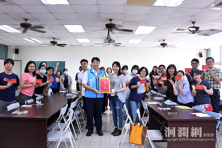 教師節前夕，魏嘉賢致贈教師禮表達感謝心意