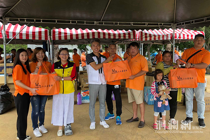 山土匪家族50輛愛心公益車五度前來花蓮捐物資