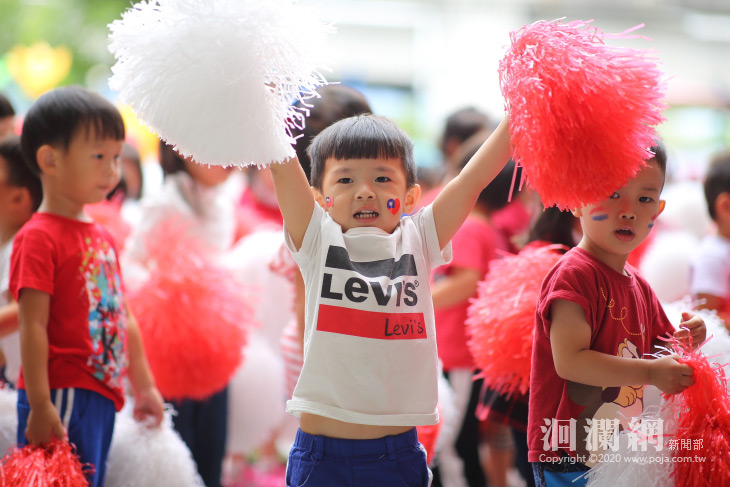 慶祝中華民國生日快樂，魏市長與市幼小朋友同歡－洄