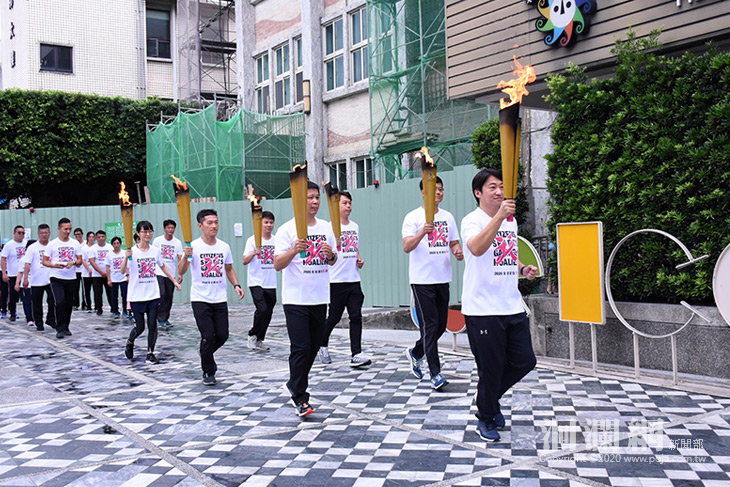 全民運聖火傳遞花蓮市，魏市長帶隊路跑祝福選手展