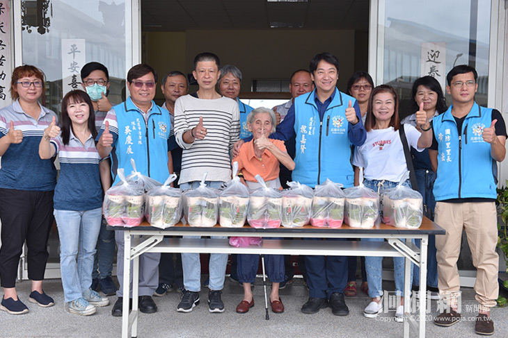 感謝清潔隊伸援 進豐街火災戶贈飲料