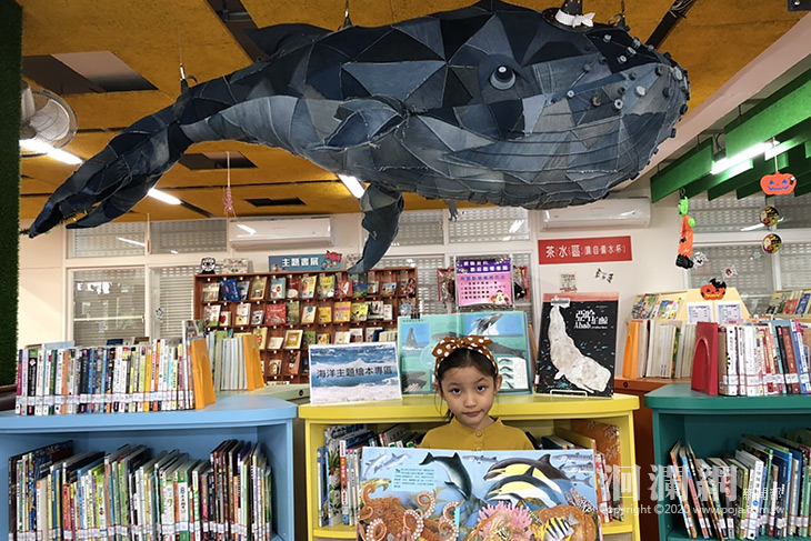 座頭鯨在兒圖，陪伴小朋友徜徉書海