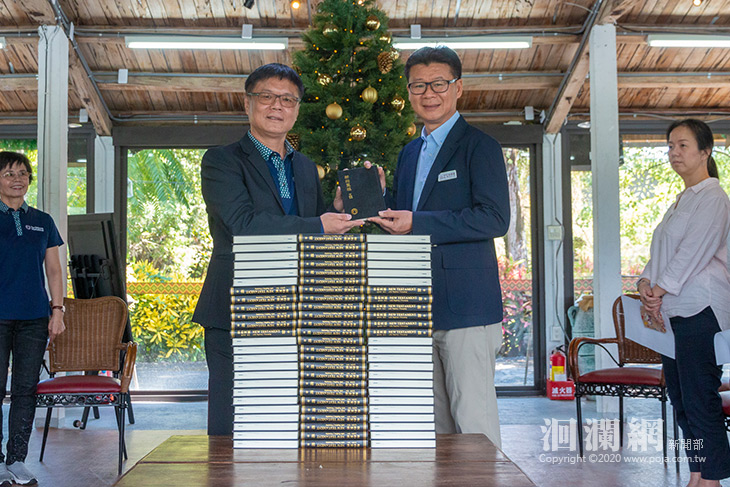 感恩節前夕基甸會致贈理想大地聖經