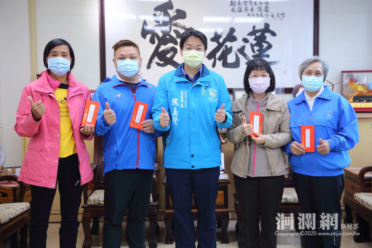 陳文銀等四名選手表現優異 魏嘉賢頒獎勵金表揚