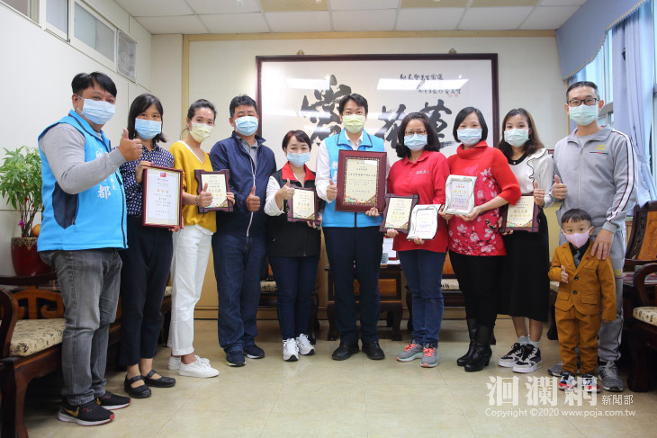 菜市仔也有金馬獎，魏嘉賢頒獎表揚重慶市場及多個