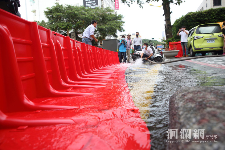 水利署補助防洪板，花蓮市增防汛利器