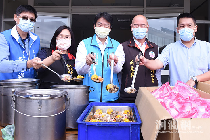 感謝清潔隊員終年辛勞，華王食品與民代贈羊肉爐