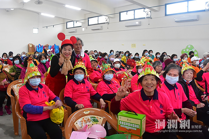 游淑貞化身聖誕公主，陪老家協會提前歡度銀髮聖誕