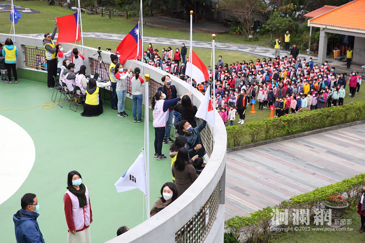 東華附小推展國際教育，首辦十二國聯合升旗典禮