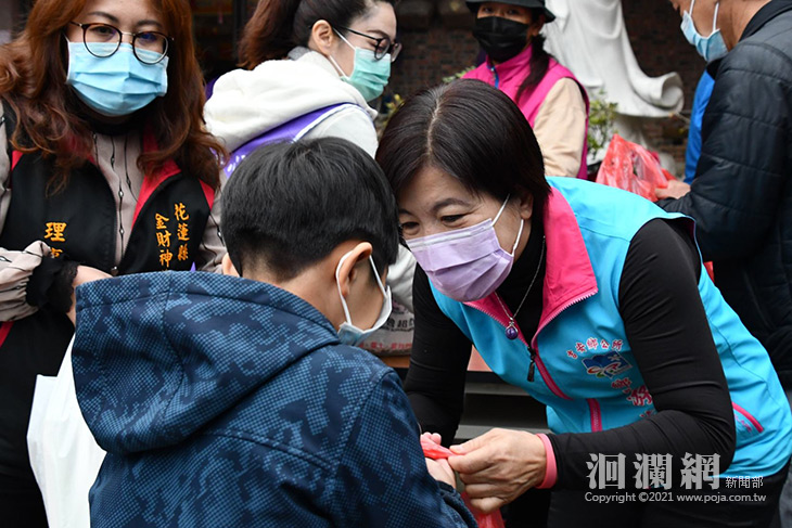 金財神善心協會送溫暖，寒冷歲末贈愛心年菜關懷弱