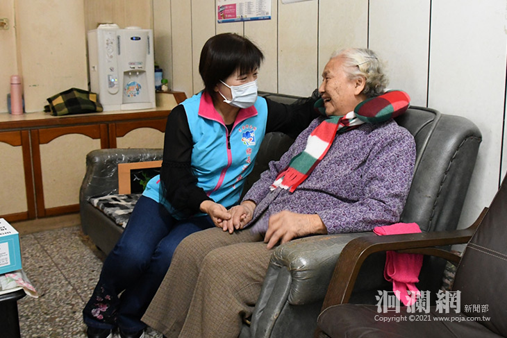 吉安鄉公所健全老人福利，游淑貞走入巷弄親訪獨居