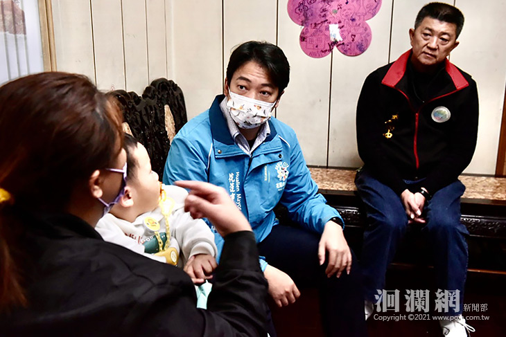 開工首日送溫暖，魏嘉賢訪視急難救助戶