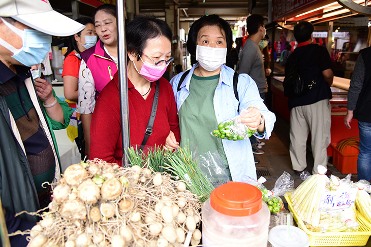 竹北市公所來花蓮取經，與4星級重慶市場攤商交流