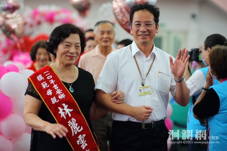 吉安模範母親表揚綻放親情溫馨，現場氣氛滿滿感動