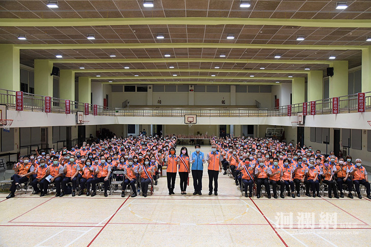 肯定對花蓮市治安付出，魏嘉賢頒奬表揚巡守分隊
