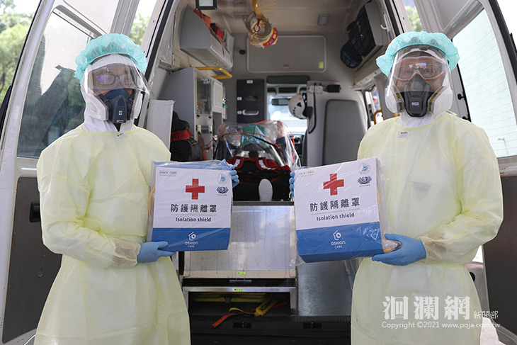 慈濟致贈創新防疫隔離罩，消防局救護人員安全升級
