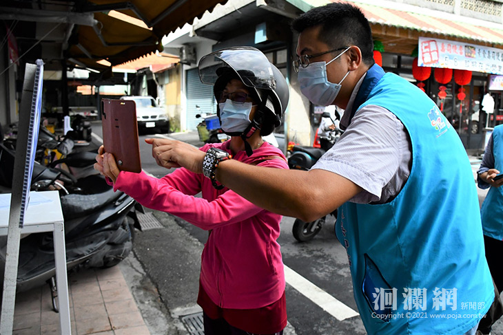 游淑貞視察公有市場防疫實聯管制，吉安鄉攤位租金