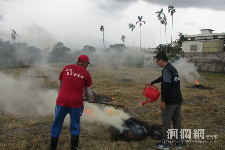 現場撲滅露天燃燒稻草情形.jpg