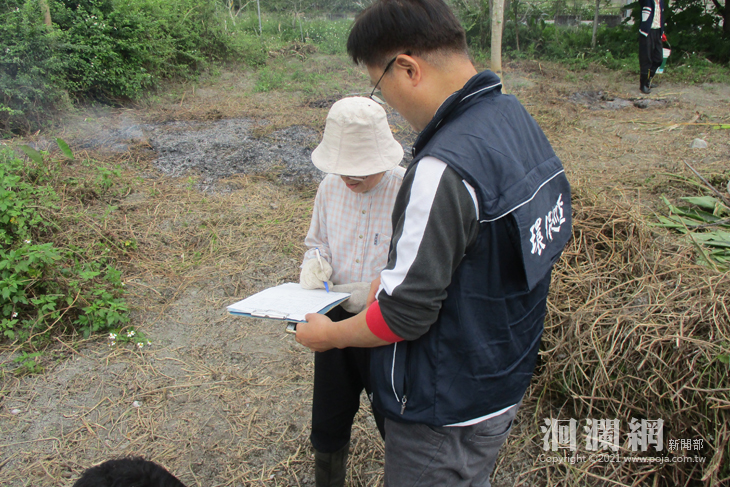 環保局人員現場宣導禁止露天燃燒情形.jpg