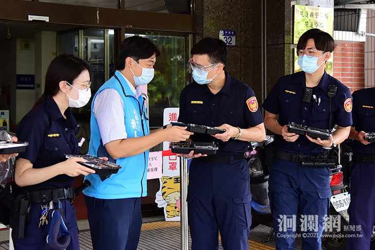 感謝第一線人員抗疫辛勞，魏嘉賢親送暖心便當