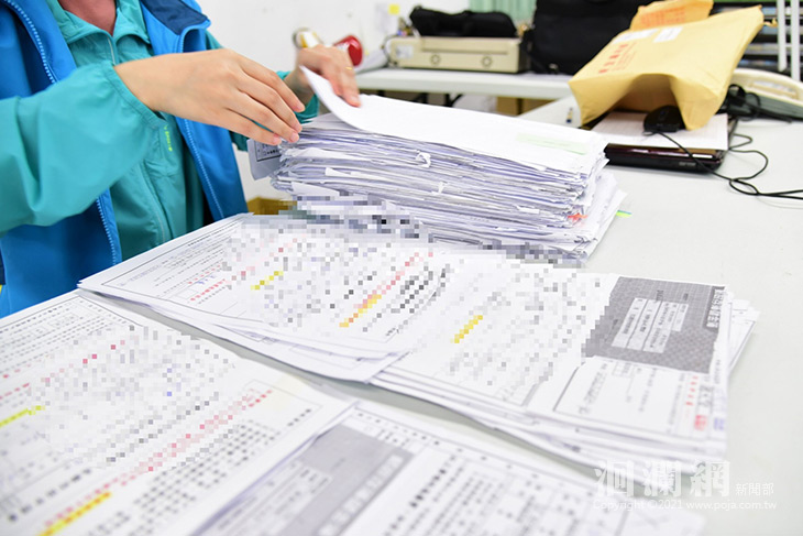 花蓮市受理擴大急難紓困逾三千件，公所人員加班審