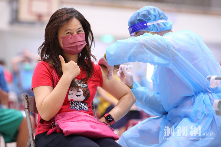 國小教職員工施打疫苗，魏市長前往關心