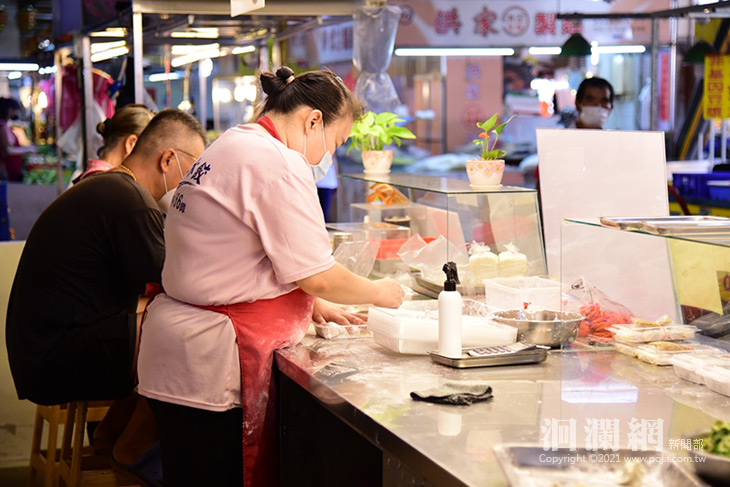 警戒降級不解封，花蓮市傳統市場熟食區未開放內用