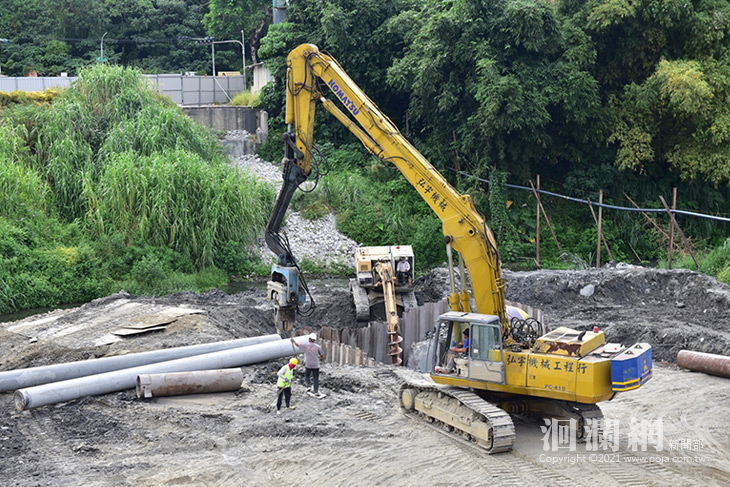 新農兵橋進度超前，橋墩基樁工程進行中