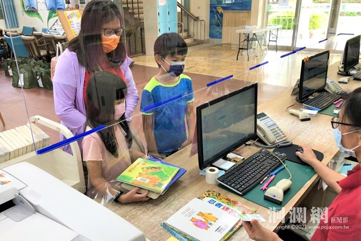 「降級不解封」吉安鄉圖恢復借閱，提醒鄉親遵守防