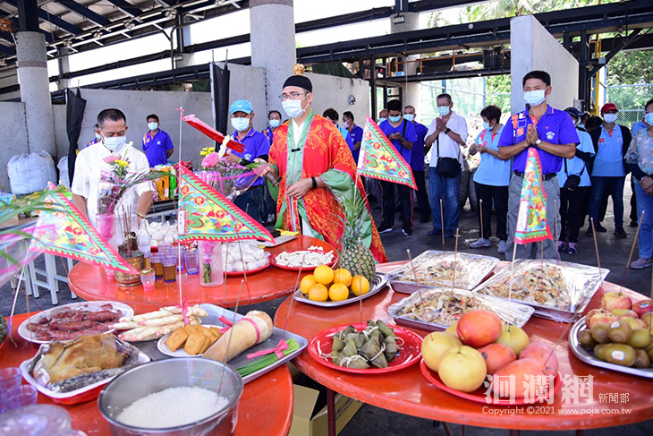 花蓮市清潔隊普度 祈求疫情盡快消弭