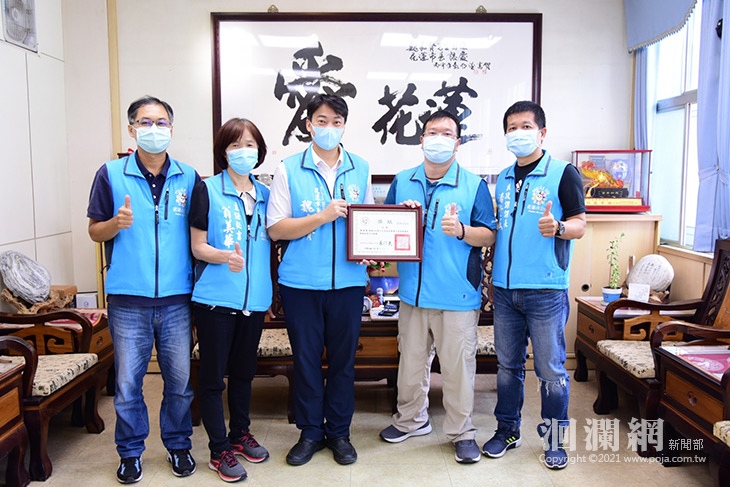 花蓮市人口及住宅普查獲特優肯定，主計總處頒獎表