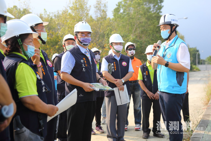 嘉邑行善團關切新農兵橋施作進度，徐文志帶隊來花