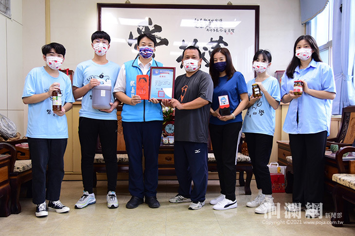 回饋鄉里助公益 國風913畢業禮讚基金捐慈愛基金