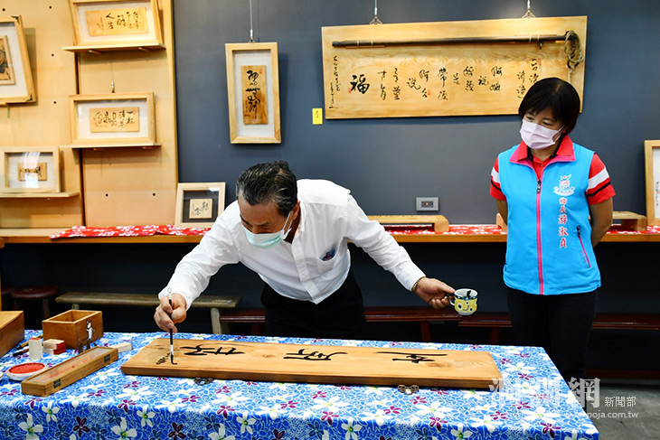 吉安創客棧「老檜舞墨」劉凡創作個展，蒼勁曼妙筆