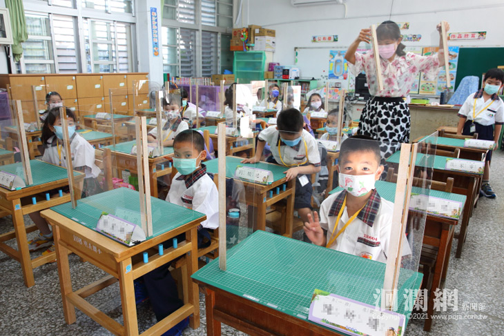 開學首日  徐縣長視察明義國小防疫作為