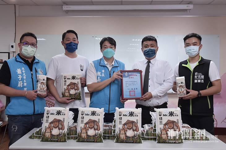 響應愛花蓮實物銀行，全球當舖捐在地青農產白米