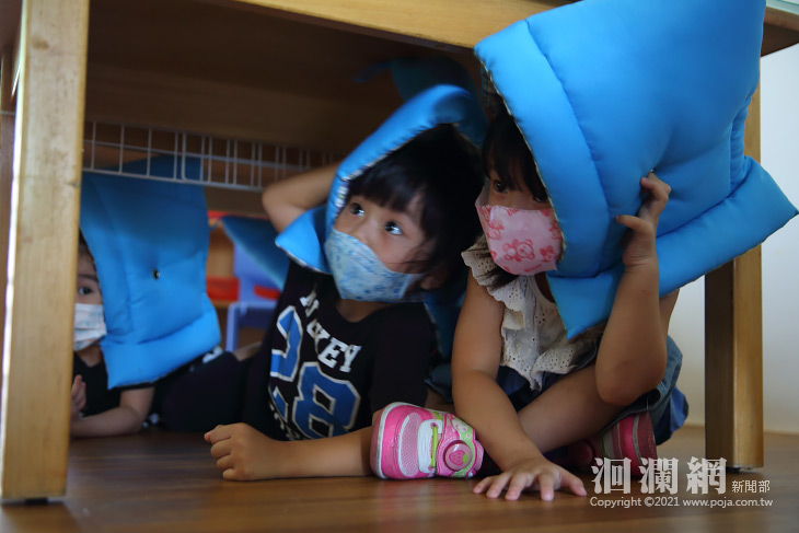 配合國家防災日，市幼加強地震避難掩護演練