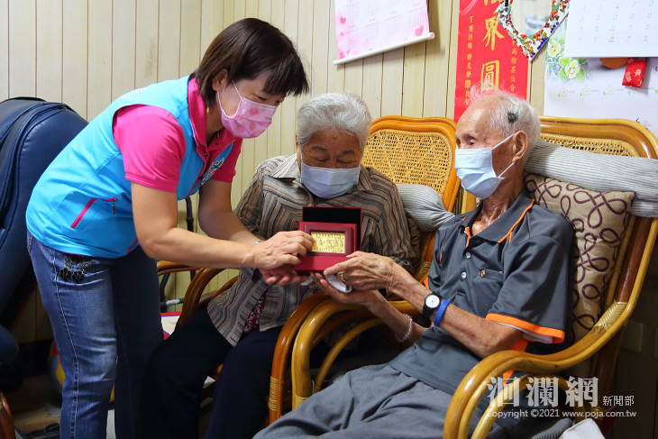 吉安長輩金幸福！  游淑貞親訪百歲人瑞獻上重陽加