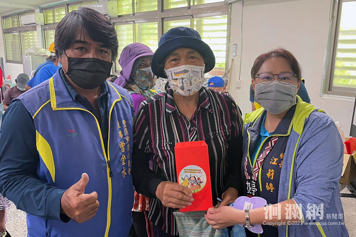豐濱鄉首次發放防疫物資消費禮金協助鄉親自主購