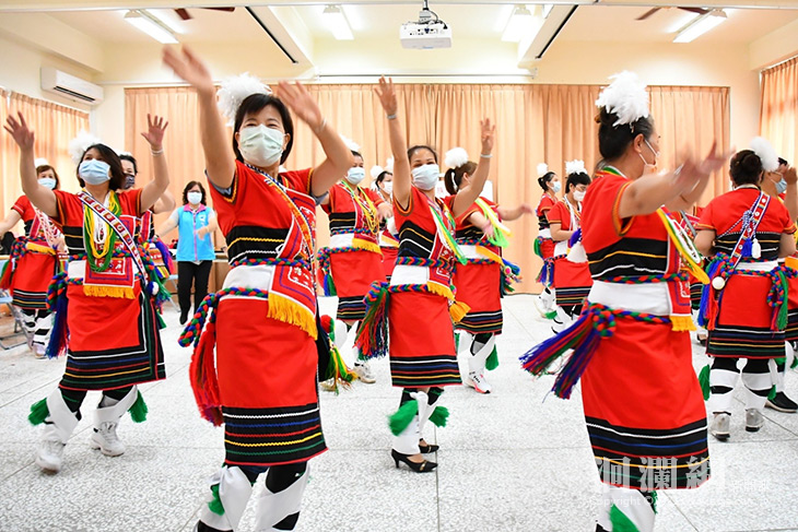 吉安鄉公所展創意  用阿美族傳統服飾技藝譜出文