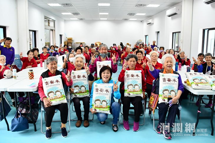 吉安鄉公所照護健康站長輩味蕾    送千斤吉安米