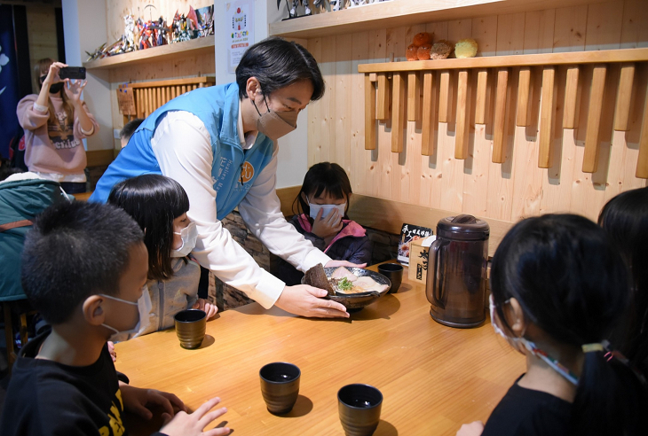 太子拉麵招待弱勢兒共度生日餐會 共享快樂氛圍