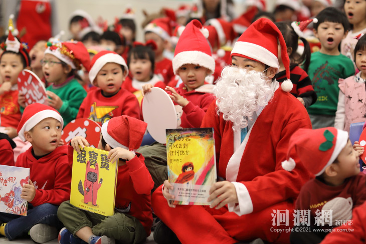 魏嘉賢化身聖誕老公公 帶給孩子最棒的書香禮物
