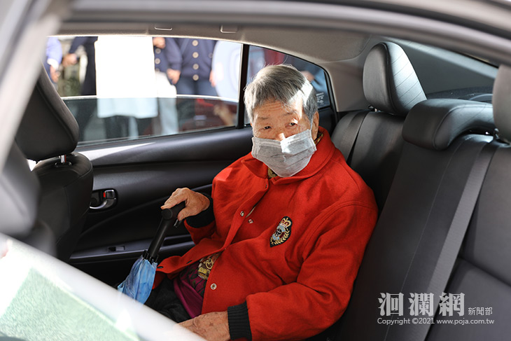 人本醫療結好緣，江阿嬤發願捐贈居家訪視車