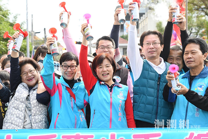 吉安鄉元旦升旗人氣直逼6000名、百台冰箱摸彩送