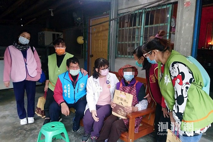 花蓮醫院於佳節前夕 讓獨居長者及弱勢家庭關懷