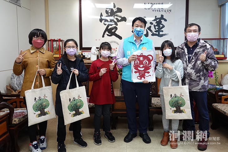 志學國小好客市集擺攤 義賣窗花籌措田徑賽事經