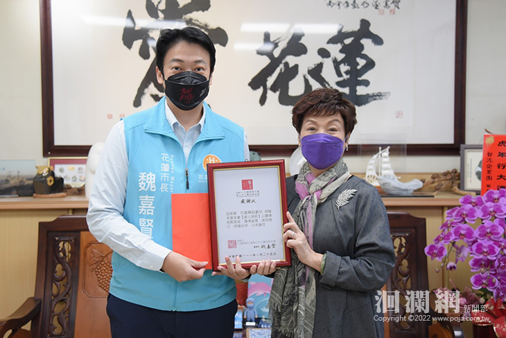 花蓮舞蹈劇坊捐款愛花蓮基金會，幫助弱勢家庭及學